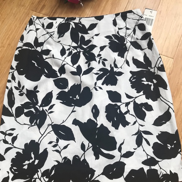 Logic mini skirt - Picture 2 of 5